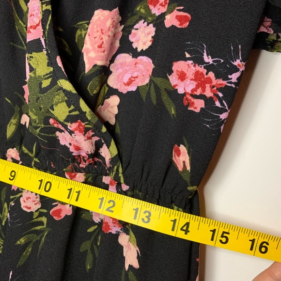 Floral Flowy Romper - Picture 4 of 4